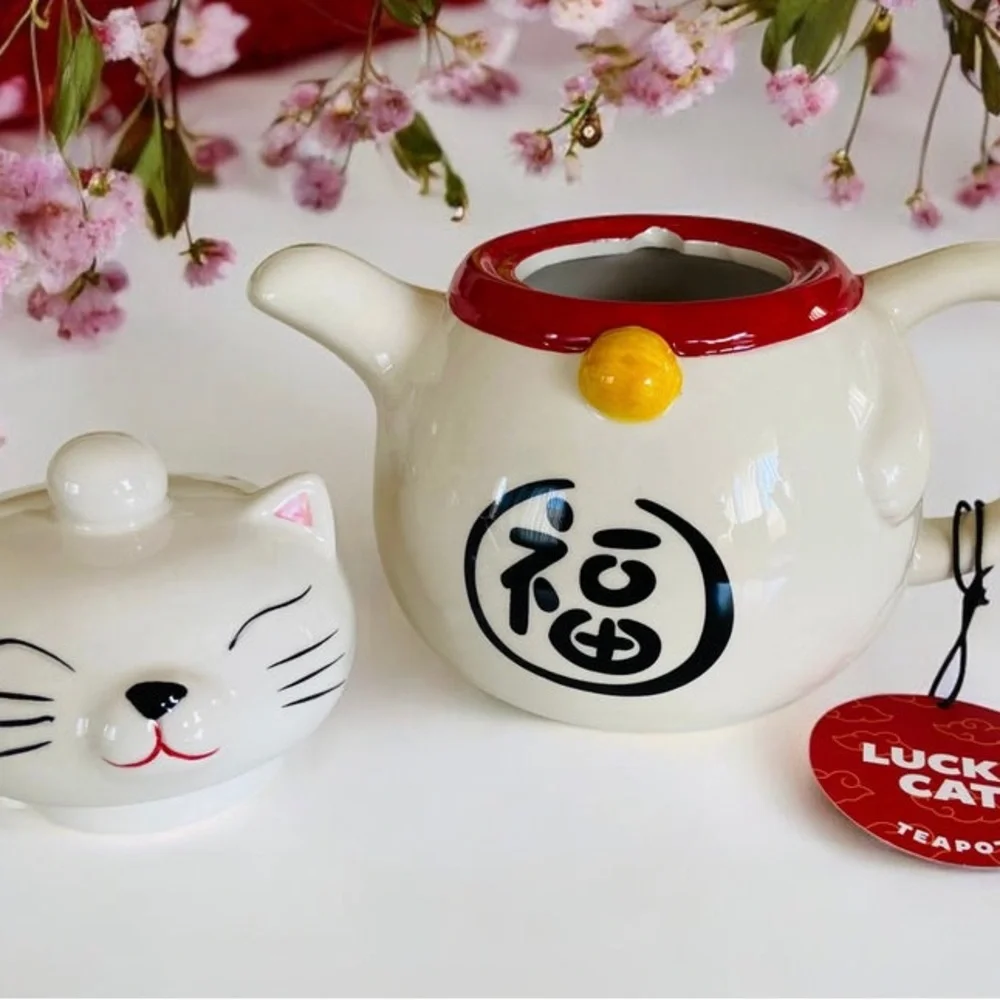 The Good Cat White Maneki Neko Lucky Cat 33 oz Teapot NEW